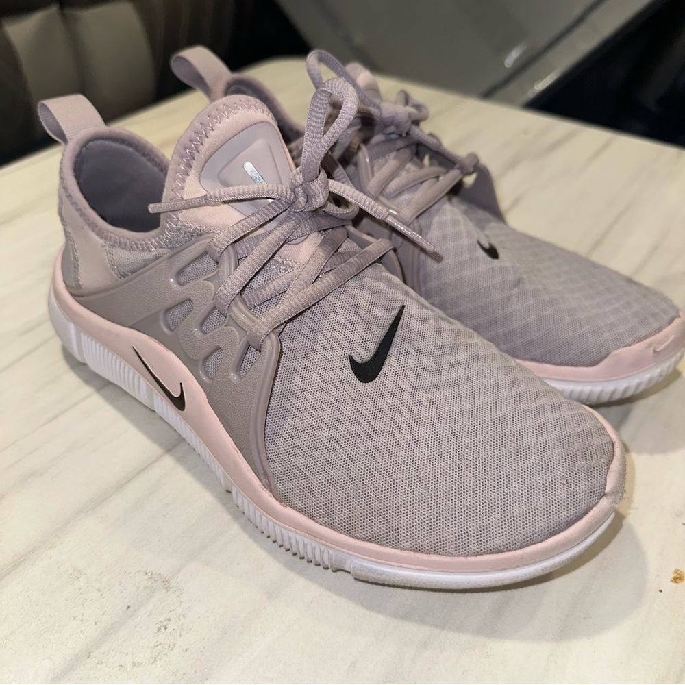 Nike Acalme Athletic Sneakers